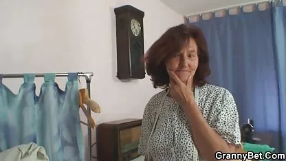 تنها ، من یک شاخ دارم. لهستانی جنسی آماتور
