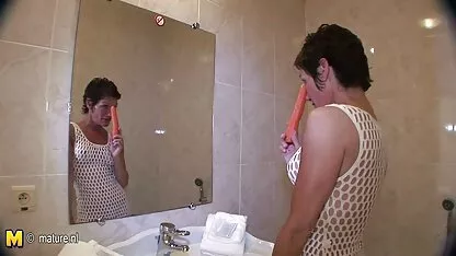 چه پیرمردی دختران را تراشید