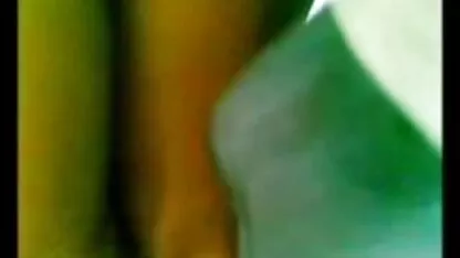 دوو 129: شلوارک در اتوبوس بور دا با شلوار جین. جنس گربه جوان