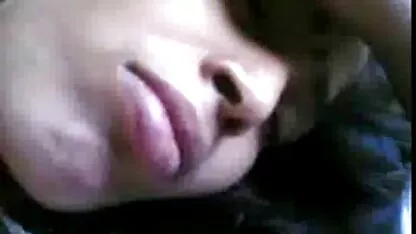 زن هندی سینه های بزرگ خود را به صورت رایگان برای عکس های جنسی شوهرش نشان می دهد
