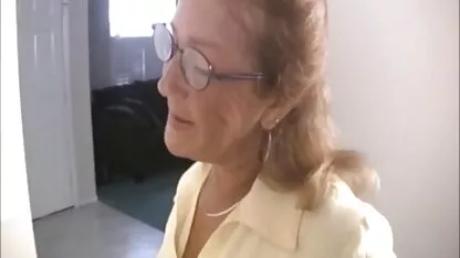 بازرسی گربه آن را می مکد