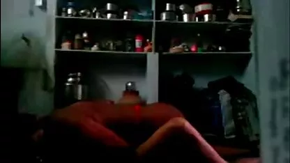پسر زن هندی در آشپزخانه با گربه مودار رابطه جنسی احساس می کند
