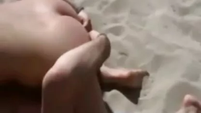 اشیا Beach ساحلی - گربه کوچک با جوراب ساق بلند