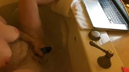 همسر شیرین چت اینترنتی 5 ژوئن 2014 B-Hotel Jacuzzi Rocks فیلم جنسی